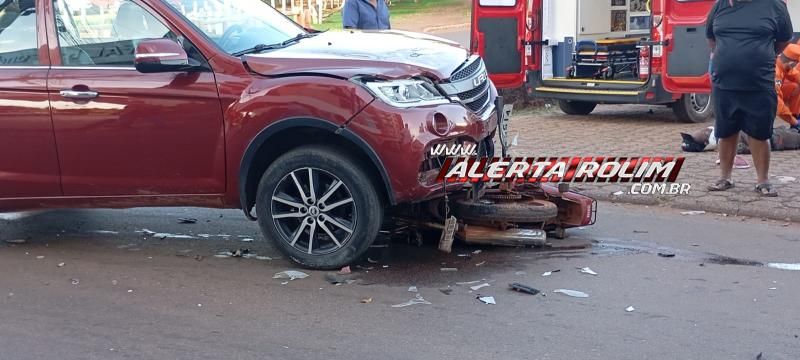 Condutor de moto sofreu fratura exposta em uma das pernas em acidente de trânsito nesta manhã, em Rolim de Moura Condutor de moto sofreu fratura exposta em uma das pernas em acidente de trânsito nesta manhã, em Rolim de Moura