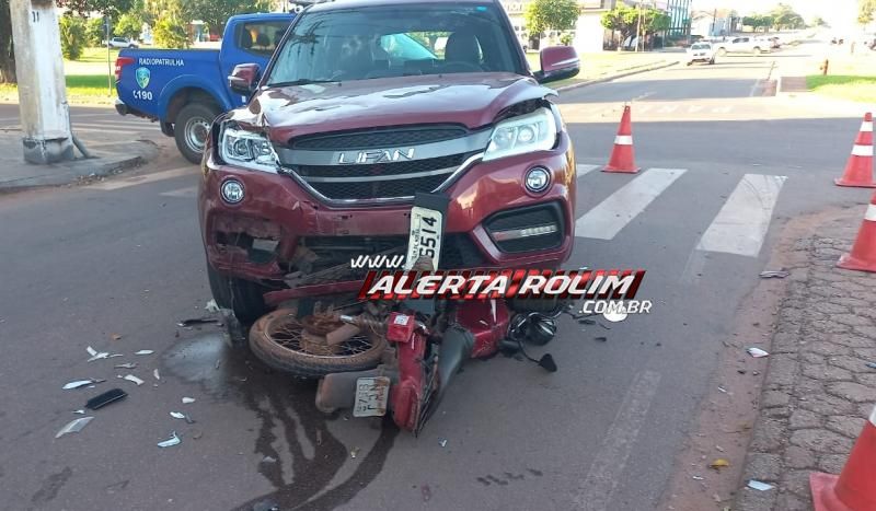 Condutor de moto sofreu fratura exposta em uma das pernas em acidente de trânsito nesta manhã, em Rolim de Moura Condutor de moto sofreu fratura exposta em uma das pernas em acidente de trânsito nesta manhã, em Rolim de Moura
