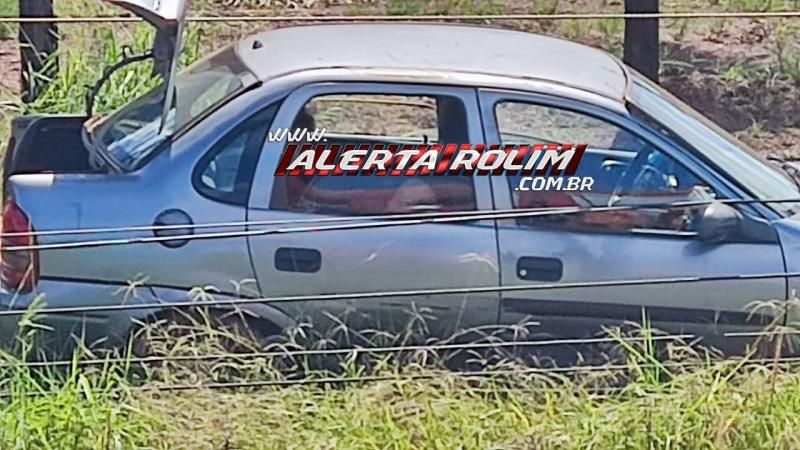 PERIGO - Motorista colidiu com poste na RO-010 e ficou preso em veículo sob fiação de alta tensão, em Rolim de Moura PERIGO - Motorista colidiu com poste na RO-010 e ficou preso em veículo sob fiação de alta tensão, em Rolim de Moura