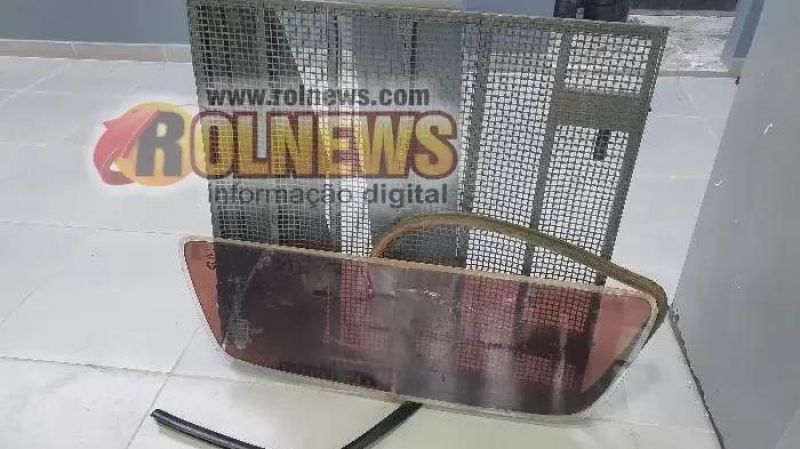 Três pessoas foram presas após danos a viaturas da Polícia Militar no Parque de Exposições em Santa Luzia do Oeste Três pessoas foram presas após danos a viaturas da Polícia Militar no Parque de Exposições em Santa Luzia do Oeste