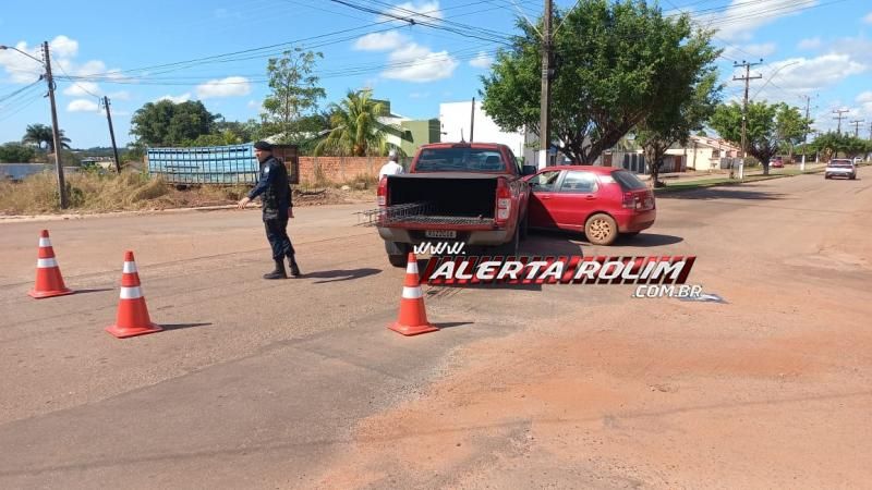 Acidente de trânsito envolvendo dois carros foi registrado nesta manhã, em Rolim de Moura Acidente de trânsito envolvendo dois carros foi registrado nesta manhã, em Rolim de Moura