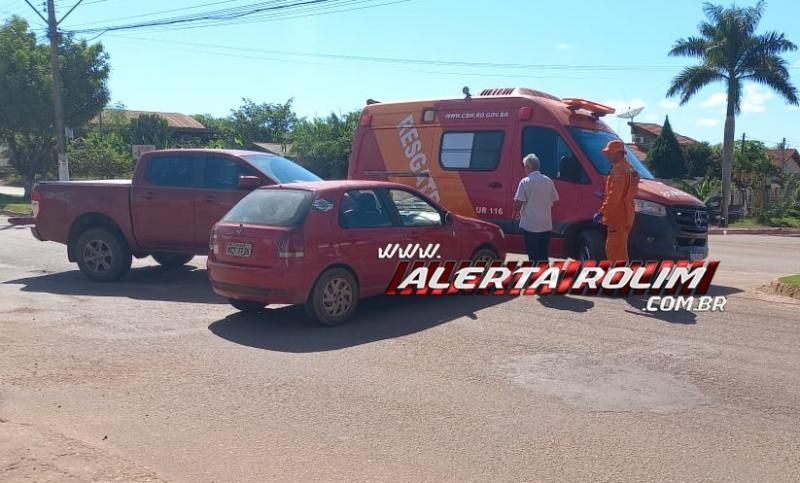 Acidente de trânsito envolvendo dois carros foi registrado nesta manhã, em Rolim de Moura Acidente de trânsito envolvendo dois carros foi registrado nesta manhã, em Rolim de Moura