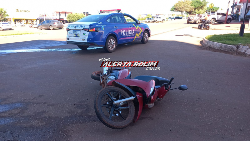 Acidente de trânsito no Centro de Rolim de Moura deixou mãe e filha feridas Acidente de trânsito no Centro de Rolim de Moura deixou mãe e filha feridas
