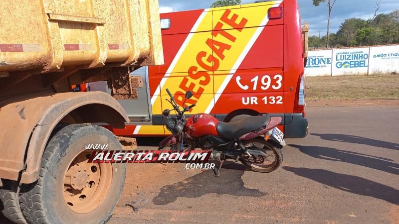 Colisão entre caminhão e motocicleta deixou homem com fratura em uma das pernas nesta tarde na RO-010, em Rolim de Moura Colisão entre caminhão e motocicleta deixou homem com fratura em uma das pernas nesta tarde na RO-010, em Rolim de Moura