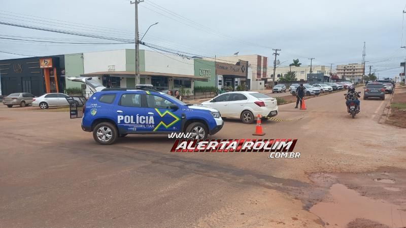 Colisão entre carro e moto deixou mulher ferida no Centro de Rolim de Moura Colisão entre carro e moto deixou mulher ferida no Centro de Rolim de Moura