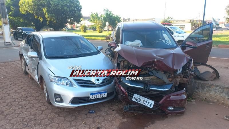 Colisão entre dois carros marca a manhã desta sexta-feira 13 em Rolim de Moura Colisão entre dois carros marca a manhã desta sexta-feira 13 em Rolim de Moura