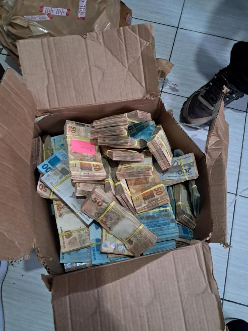 DRACO deflagra a “Operação Falso 9” para apurar fraude que desviava salarios dos jogadores Gabigol e Kanneman DRACO deflagra a “Operação Falso 9” para apurar fraude que desviava salarios dos jogadores Gabigol e Kanneman