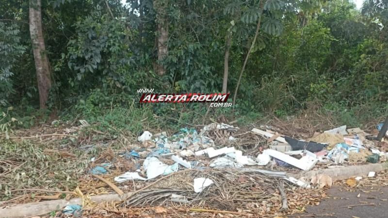 Moradores denunciam descarte irregular de lixo no bairro Jequitibá, em Rolim de Moura Moradores denunciam descarte irregular de lixo no bairro Jequitibá, em Rolim de Moura