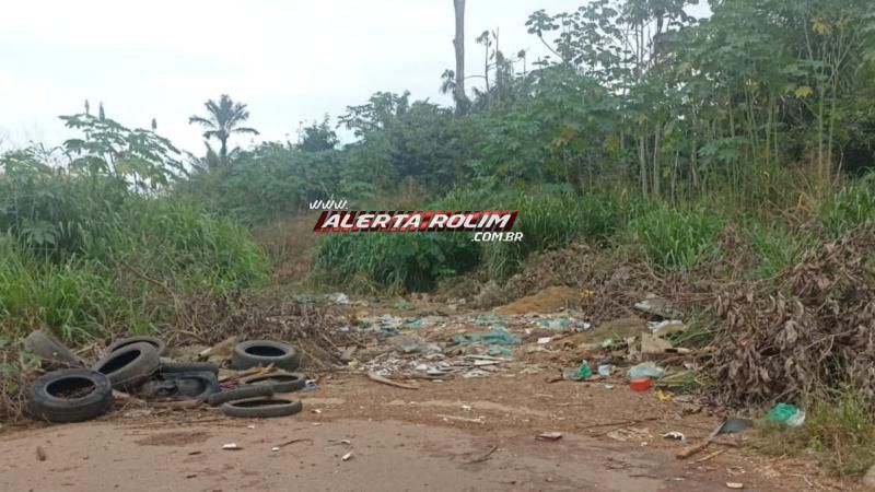 Moradores denunciam descarte irregular de lixo no bairro Jequitibá, em Rolim de Moura Moradores denunciam descarte irregular de lixo no bairro Jequitibá, em Rolim de Moura