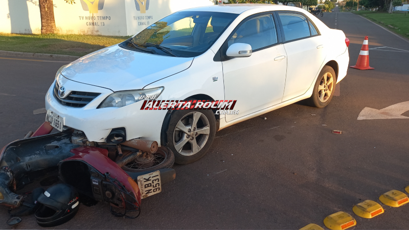 Motociclista fica ferido após colisão com carro em rotatória recém-instalada, em Rolim de Moura Motociclista fica ferido após colisão com carro em rotatória recém-instalada, em Rolim de Moura