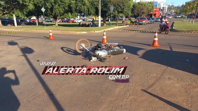 Acidente de trânsito no Centro de Rolim de Moura deixou uma pessoa ferida nesta tarde Acidente de trânsito no Centro de Rolim de Moura deixou uma pessoa ferida nesta tarde