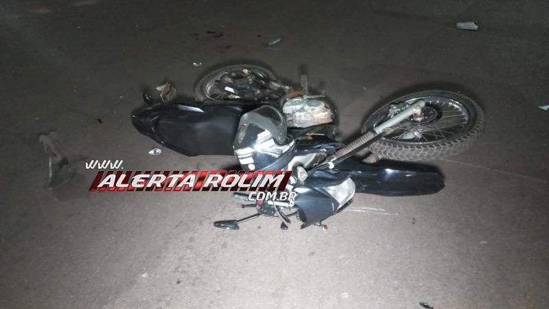 Acidente entre carro e moto deixou mulher ferida em Rolim de Moura Acidente entre carro e moto deixou mulher ferida em Rolim de Moura