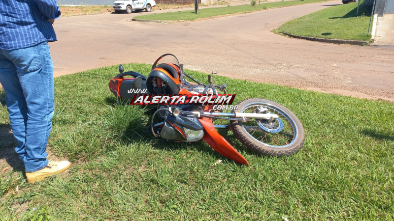 Acidente entre carro e moto é registrado no bairro São Cristóvão, em Rolim de Moura Acidente entre carro e moto é registrado no bairro São Cristóvão, em Rolim de Moura
