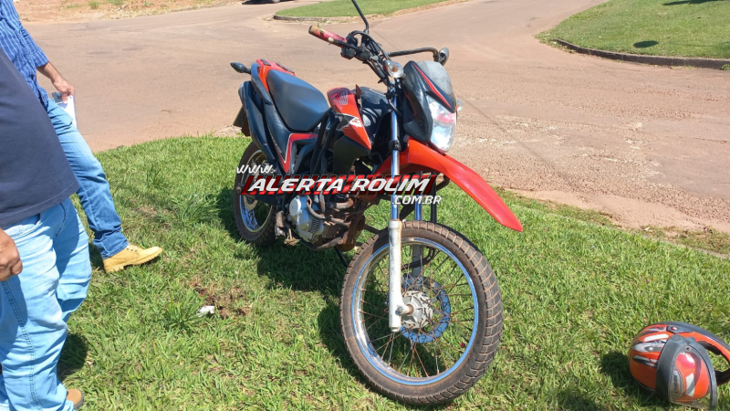 Acidente entre carro e moto é registrado no bairro São Cristóvão, em Rolim de Moura Acidente entre carro e moto é registrado no bairro São Cristóvão, em Rolim de Moura