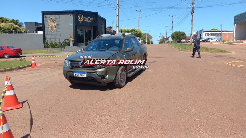 Acidente entre carro e moto é registrado no bairro São Cristóvão, em Rolim de Moura Acidente entre carro e moto é registrado no bairro São Cristóvão, em Rolim de Moura