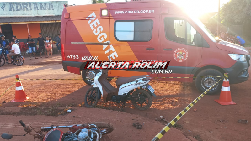 Acidente entre motocicletas deixa mulher ferida em Rolim de Moura Acidente entre motocicletas deixa mulher ferida em Rolim de Moura