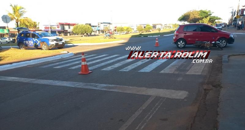 Colisão entre carro e moto foi registrada nesta manhã no centro de Rolim de Moura Colisão entre carro e moto foi registrada nesta manhã no centro de Rolim de Moura