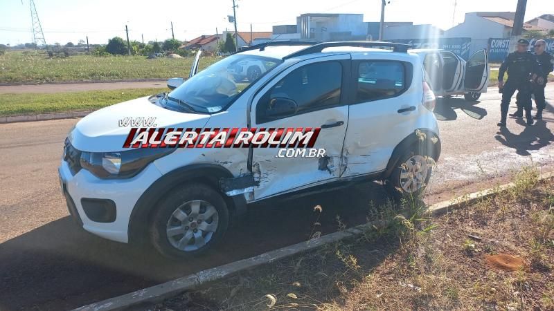 Colisão entre dois carros foi registrada no bairro Jequitibá nesta manhã, em Rolim de Moura Colisão entre dois carros foi registrada no bairro Jequitibá nesta manhã, em Rolim de Moura