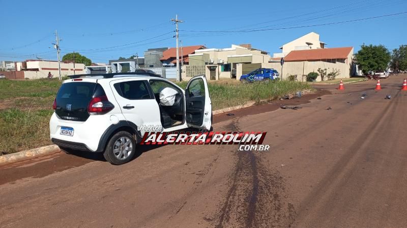 Colisão entre dois carros foi registrada no bairro Jequitibá nesta manhã, em Rolim de Moura Colisão entre dois carros foi registrada no bairro Jequitibá nesta manhã, em Rolim de Moura