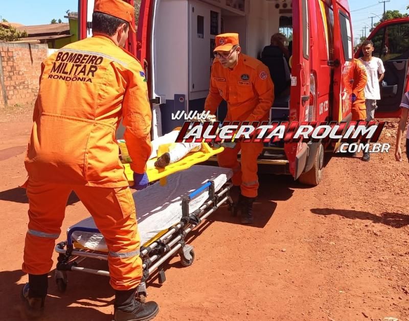 Criança fraturou uma das pernas em acidente envolvendo duas motos em Rolim de Moura Criança fraturou uma das pernas em acidente envolvendo duas motos em Rolim de Moura