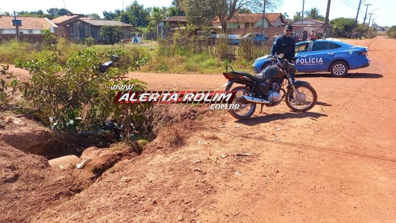 Criança fraturou uma das pernas em acidente envolvendo duas motos em Rolim de Moura Criança fraturou uma das pernas em acidente envolvendo duas motos em Rolim de Moura