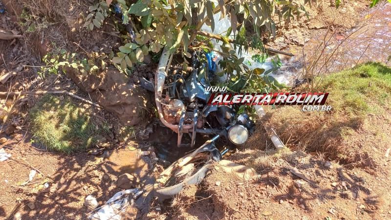 Criança fraturou uma das pernas em acidente envolvendo duas motos em Rolim de Moura Criança fraturou uma das pernas em acidente envolvendo duas motos em Rolim de Moura