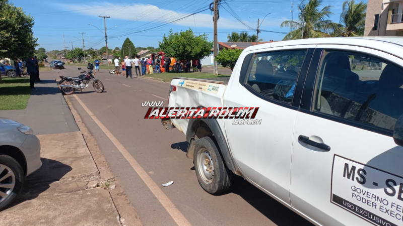 Grave acidente entre caminhonete e motocicleta deixa mulher ferida em Rolim de Moura Grave acidente entre caminhonete e motocicleta deixa mulher ferida em Rolim de Moura