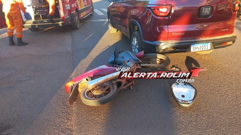 Motociclista ficou ferido após bater na traseira de carro que freou em faixa de pedestres, em Rolim de Moura Motociclista ficou ferido após bater na traseira de carro que freou em faixa de pedestres, em Rolim de Moura