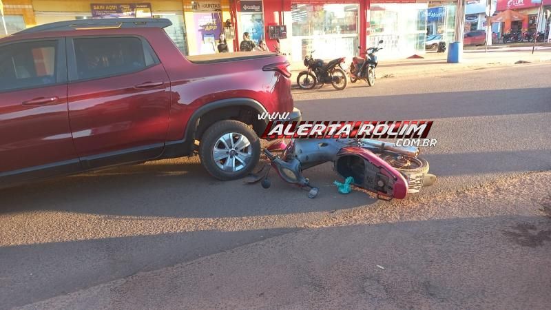 Motociclista ficou ferido após bater na traseira de carro que freou em faixa de pedestres, em Rolim de Moura Motociclista ficou ferido após bater na traseira de carro que freou em faixa de pedestres, em Rolim de Moura