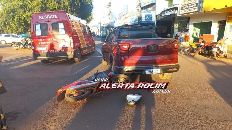 Motociclista ficou ferido após bater na traseira de carro que freou em faixa de pedestres, em Rolim de Moura Motociclista ficou ferido após bater na traseira de carro que freou em faixa de pedestres, em Rolim de Moura