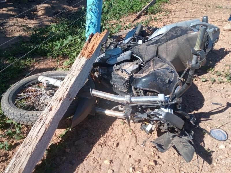 Nova Brasilândia: jovem morre e outro fica ferido em colisão entre moto e carro na RO-010 Nova Brasilândia: jovem morre e outro fica ferido em colisão entre moto e carro na RO-010