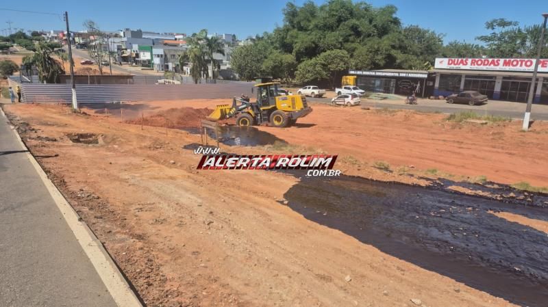 VÍDEO - Caminhão tanque carregado de piche tombou em Nova Brasilândia do Oeste; ninguém se feriu VÍDEO - Caminhão tanque carregado de piche tombou em Nova Brasilândia do Oeste; ninguém se feriu