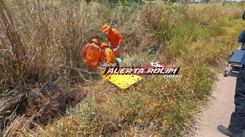 Acidente deixou passageira de moto com fratura na perna, em Rolim de Moura Acidente deixou passageira de moto com fratura na perna, em Rolim de Moura