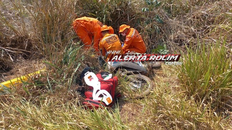 Acidente deixou passageira de moto com fratura na perna, em Rolim de Moura Acidente deixou passageira de moto com fratura na perna, em Rolim de Moura