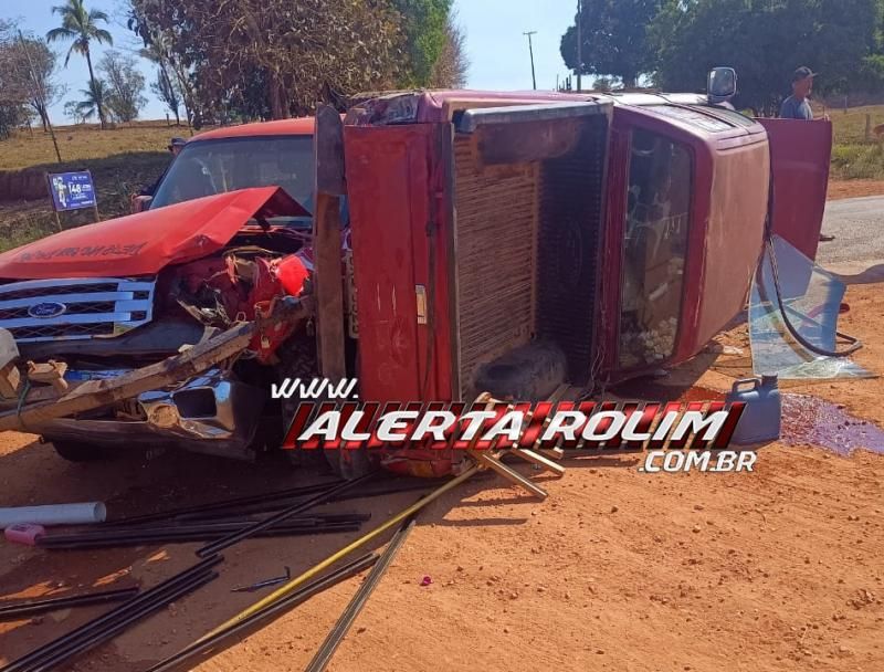 Acidente entre caminhonetes é registrado na manhã desta quinta-feira na RO-010, em Migrantinópolis - Veja o vídeo Acidente entre caminhonetes é registrado na manhã desta quinta-feira na RO-010, em Migrantinópolis - Veja o vídeo