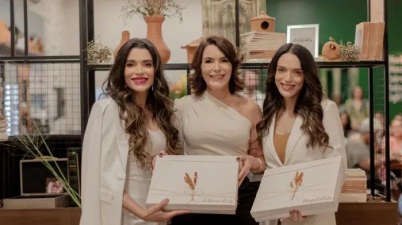 Ex-prefeita de Rolim de Moura lança livro e revela bastidores de sua trajetória de superação e vida política Ex-prefeita de Rolim de Moura lança livro e revela bastidores de sua trajetória de superação e vida política