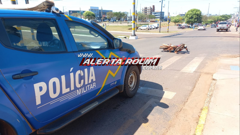 Motociclistas se envolveram em uma colisão, em cruzamento no centro de Rolim de Moura Motociclistas se envolveram em uma colisão, em cruzamento no centro de Rolim de Moura