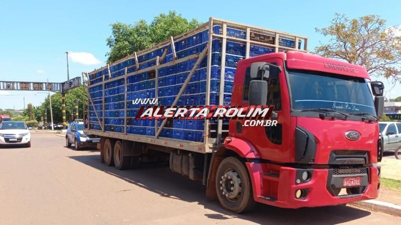 Acidente entre dois caminhões é registrado no centro de Rolim de Moura Acidente entre dois caminhões é registrado no centro de Rolim de Moura