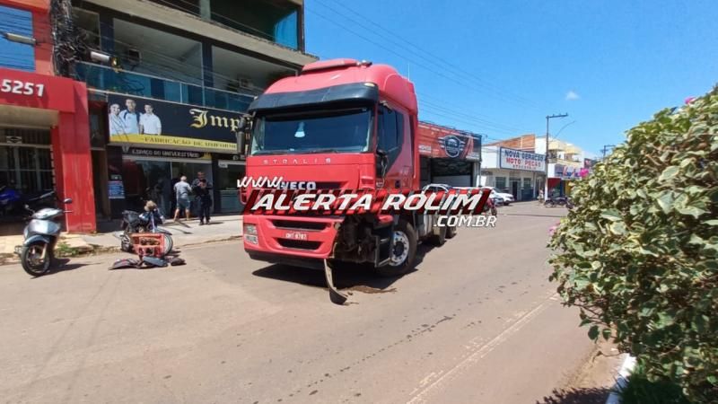 Acidente entre dois caminhões é registrado no centro de Rolim de Moura Acidente entre dois caminhões é registrado no centro de Rolim de Moura