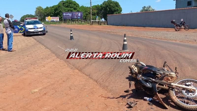 Acidente entre moto e caminhão deixa homem ferido na RO-010, em Rolim de Moura Acidente entre moto e caminhão deixa homem ferido na RO-010, em Rolim de Moura