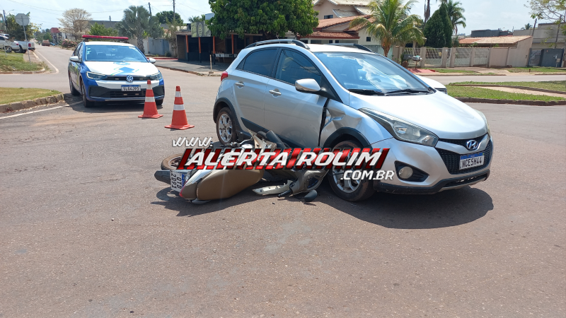 Acidente entre motoneta e carro deixa condutor ferido no bairro Olímpico, em Rolim de Moura Acidente entre motoneta e carro deixa condutor ferido no bairro Olímpico, em Rolim de Moura