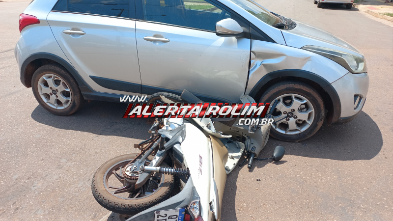 Acidente entre motoneta e carro deixa condutor ferido no bairro Olímpico, em Rolim de Moura Acidente entre motoneta e carro deixa condutor ferido no bairro Olímpico, em Rolim de Moura