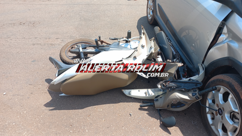 Acidente entre motoneta e carro deixa condutor ferido no bairro Olímpico, em Rolim de Moura Acidente entre motoneta e carro deixa condutor ferido no bairro Olímpico, em Rolim de Moura