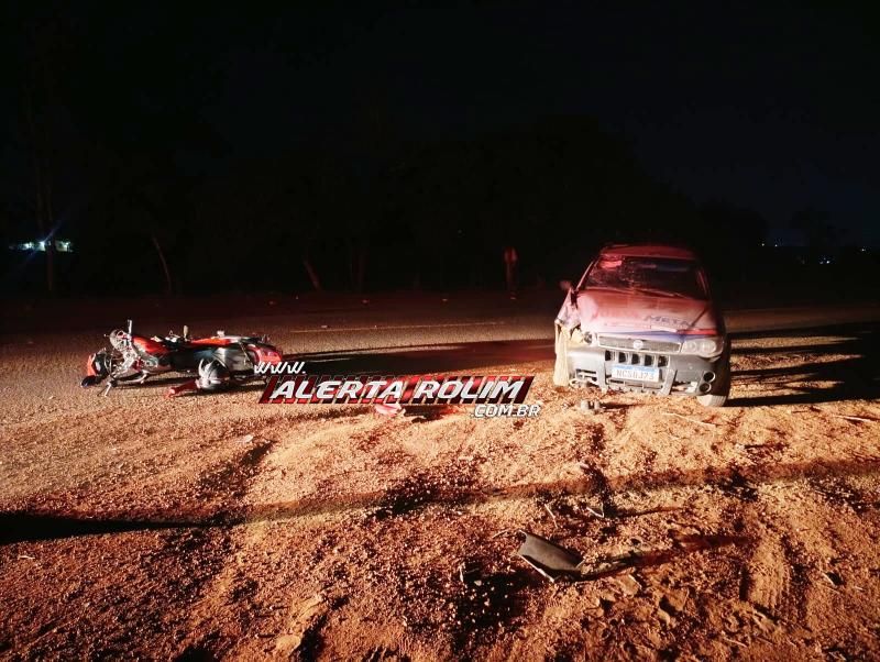 Grave acidente de trânsito envolvendo carro e moto foi registrado nesta noite na RO 479 próximo ao aeroporto de Rolim de Moura Grave acidente de trânsito envolvendo carro e moto foi registrado nesta noite na RO 479 próximo ao aeroporto de Rolim de Moura