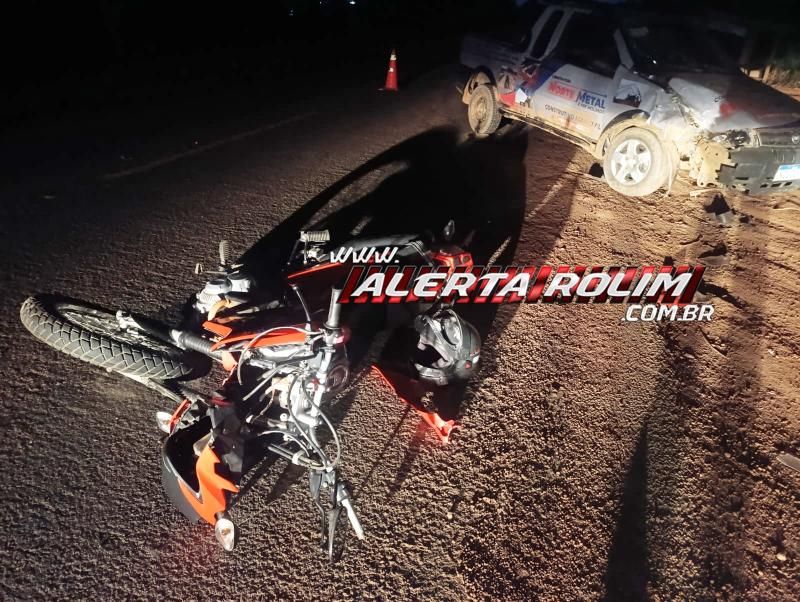Grave acidente de trânsito envolvendo carro e moto foi registrado nesta noite na RO 479 próximo ao aeroporto de Rolim de Moura Grave acidente de trânsito envolvendo carro e moto foi registrado nesta noite na RO 479 próximo ao aeroporto de Rolim de Moura