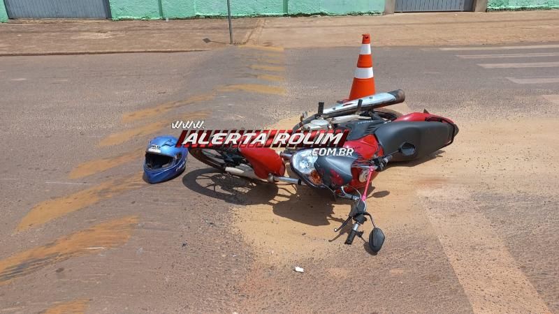 Motociclista colidiu em porta de camioneta após passageira abrir para desembarcar, em Rolim de Moura Motociclista colidiu em porta de camioneta após passageira abrir para desembarcar, em Rolim de Moura
