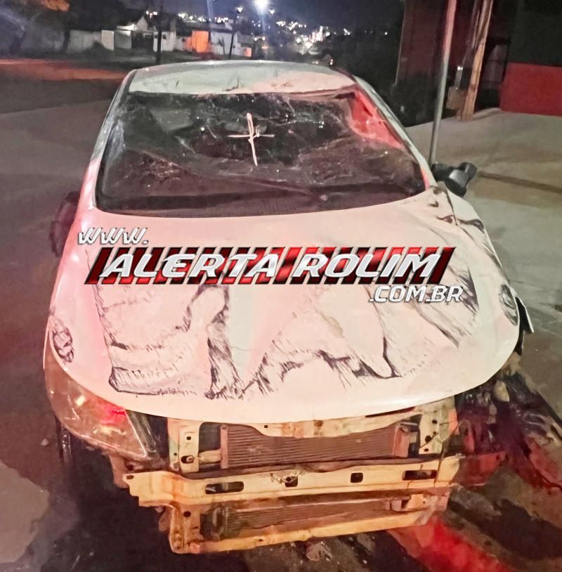 Motorista perdeu o controle, colidiu em meio-fio e capotou veículo, em Rolim de Moura; veja o vídeo Motorista perdeu o controle, colidiu em meio-fio e capotou veículo, em Rolim de Moura; veja o vídeo
