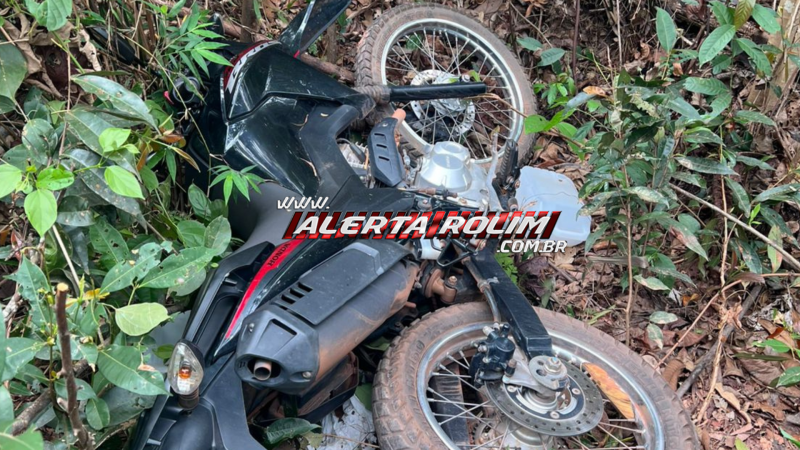 Polícia Militar recuperou veículo furtado em área de mata, em Rolim de Moura Polícia Militar recuperou veículo furtado em área de mata, em Rolim de Moura