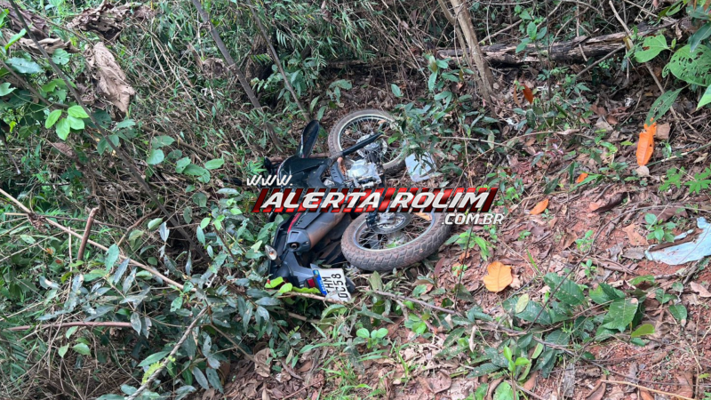 Polícia Militar recuperou veículo furtado em área de mata, em Rolim de Moura Polícia Militar recuperou veículo furtado em área de mata, em Rolim de Moura