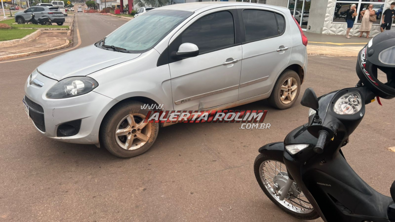 Acidente entre carro e moto é registrado no centro de Rolim de Moura Acidente entre carro e moto é registrado no centro de Rolim de Moura